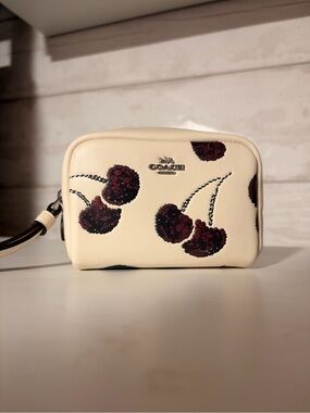 CDF01 Coach Wristlet/pouch